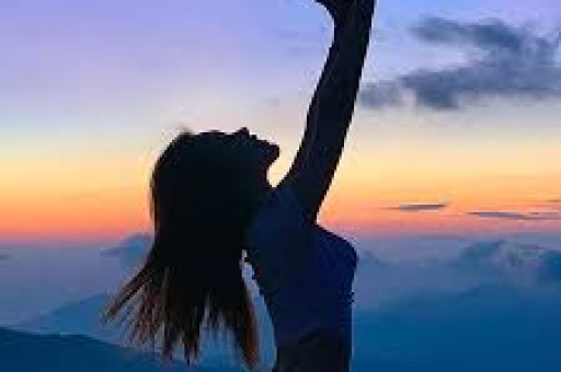 这届年轻人追热点、爱国货 2021年购物车里藏着“青年情绪”